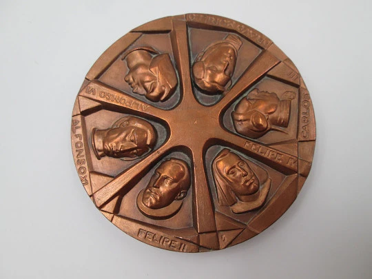 'Kings of Madrid town' FNMT copper medal. High relief work. 1966. Spain