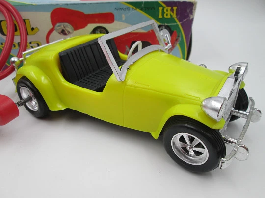 La Paz Toys convertible car. Colored plastic. Spring and flywheel. 1970's. Spain (Ibi)