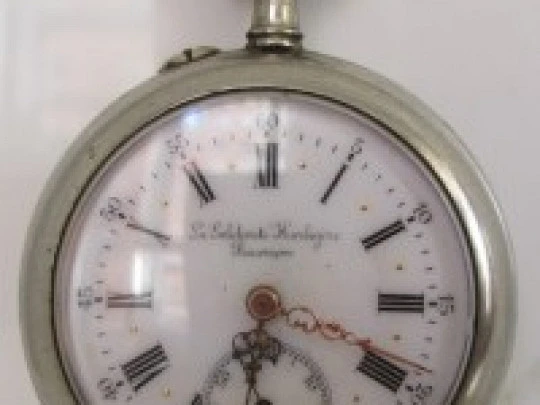 La Solidarité Horlogère Besançon. Metal blanco. Cuerda remontoir