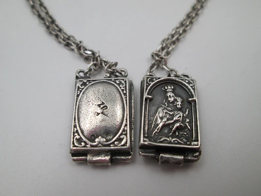 Lady of Mount Carmel sterling silver scapular / double reliquary. Articulated lids. 1940's. Spain Lady of Mount Carmel sterling silver scapular / double reliquary. Articulated lids. 1940's. Spain