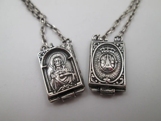 Lady of Mount Carmel sterling silver scapular / double reliquary. Articulated lids. 1940's. Spain Lady of Mount Carmel sterling silver scapular / double reliquary. Articulated lids. 1940's. Spain