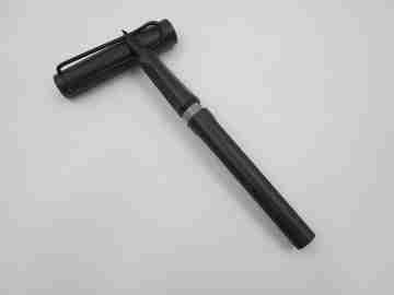 Lamy Safari 2ª generation fountain pen. Textured charcoal & black metal. Cartridge
