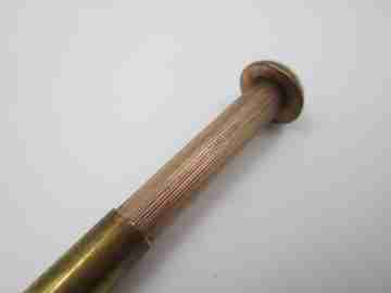 Lapicero mecánico extensible giratorio. Chapado oro. Forma tornillo. 1910