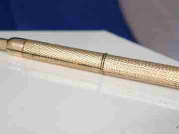 Lapicero mecánico retráctil. Chapado oro. Perry & Co. 1910. Rotatorio