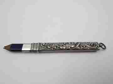 Lapicero plata de ley repujada. Motivos vegetales y florales. Inglaterra. 1900