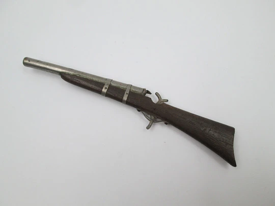 Lapicero rifle. Metal plateado y madera. 1950. Mina fija. Europa