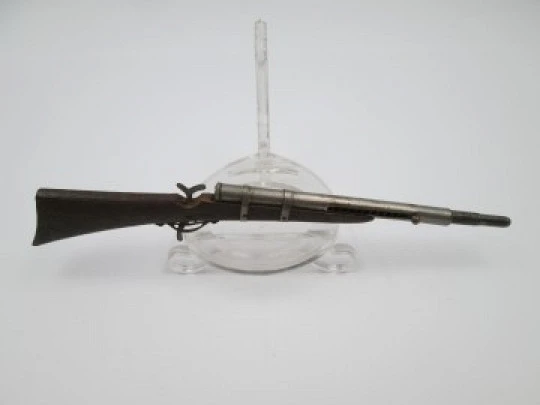 Lapicero rifle. Metal plateado y madera. 1950. Mina fija. Europa