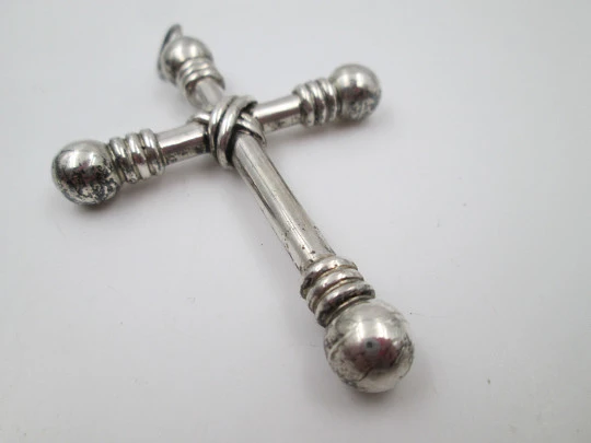 Large cross pendant. Sterling silver. Arms with balls ends and cords motifs. 1930's. Spain