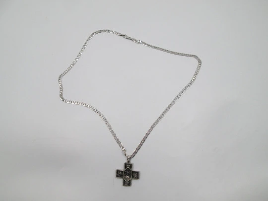 Latin cross with link chain. 925 sterling silver. Christ and cherubs. Carabiner clasp. 1970's