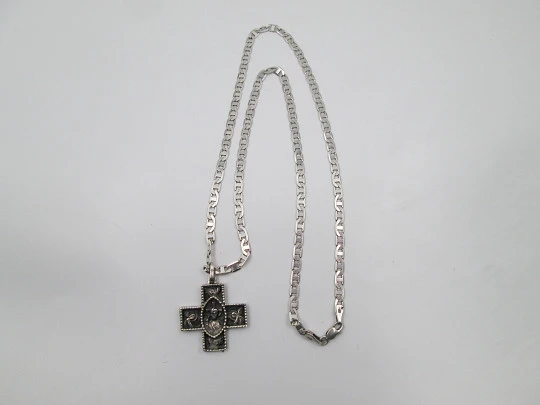 Latin cross with link chain. 925 sterling silver. Christ and cherubs. Carabiner clasp. 1970's