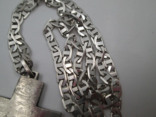 Latin cross with link chain. 925 sterling silver. Christ and cherubs. Carabiner clasp. 1970's