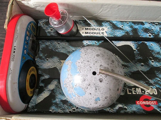 LEM 200 Encuentro Espacial. Congost. Hojalata, metal y plástico. 1971. Caja