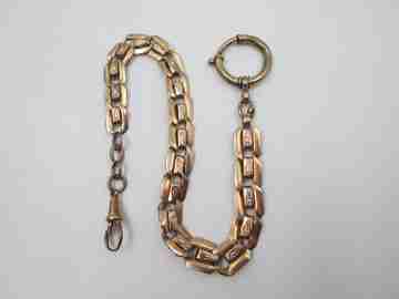 Leontina barbada. Metal chapado en oro. Argolla y mosquetón. Europa. 1910