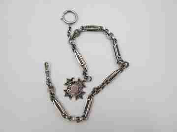 Leontina cadena aros y cilindros calados.  Plata. Colgante escudo 1910