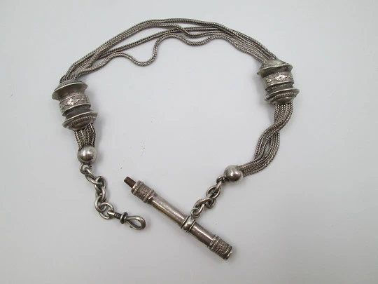 Leontina cadena cuatro hilos. Plata de ley. Correderas y llave. 1890