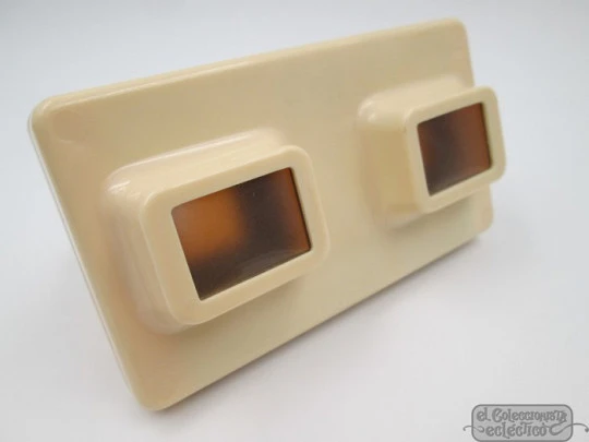 Lestrade Simplex stereoscope viewer. Cream plastic. 1950's. France Lestrade Simplex stereoscope viewer. Cream plastic. 1950's. France