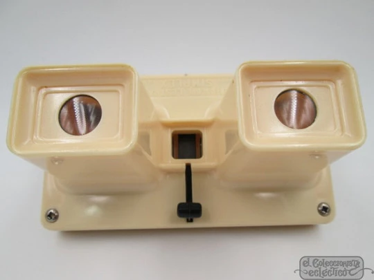 Lestrade Simplex stereoscope viewer. Cream plastic. 1950's. France Lestrade Simplex stereoscope viewer. Cream plastic. 1950's. France