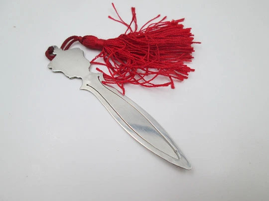 Letter T shield bookmark. 925 sterling silver hallmarks. Red tassel. 1990's. Spain