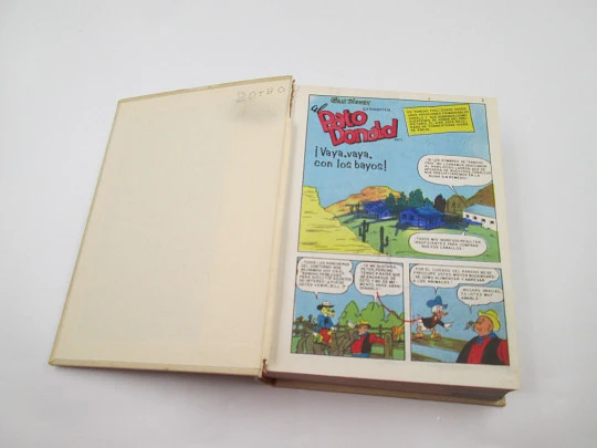 Libro con 18 historietas a color del Pato Donald. Tapas duras. Tomo 4. Walt Disney