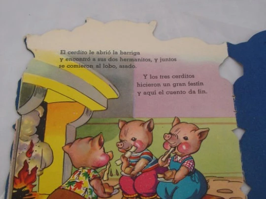 Libro troquelado. Los tres cerditos.  Grafos. 1961. Cuento popular