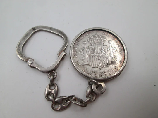 Llavero caballero. Plata de ley. Moneda 2 pesetas Rey Alfonso XIII (1905). España