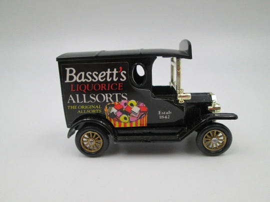 Lledo Modelos Promocionales. Camión Regalices Bassett's. Metal fundido. 1980