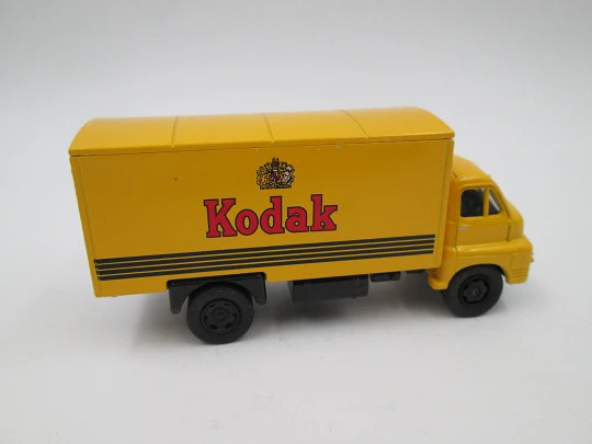 Lledo Vanguards VA8001. Bedford 'S' Type Van Kodak diecast metal. Box. England. 1980's