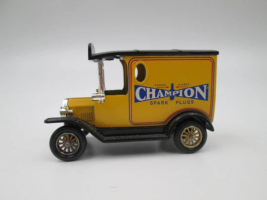 Lledo. Champion Spark Plugs Ford Model T delivery van. England. Diecast. Box. 1987