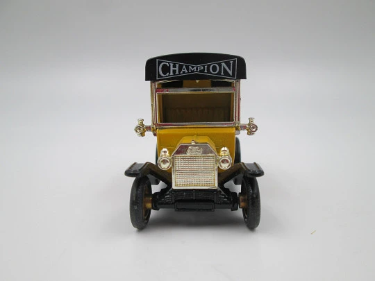 Lledo. Champion Spark Plugs Ford Model T delivery van. England. Diecast. Box. 1987