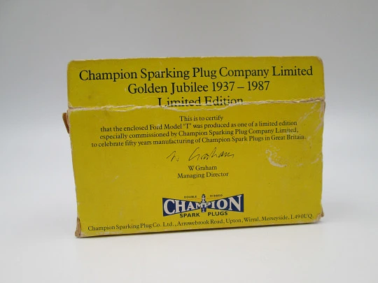 Lledo. Champion Spark Plugs Ford Model T delivery van. England. Diecast. Box. 1987