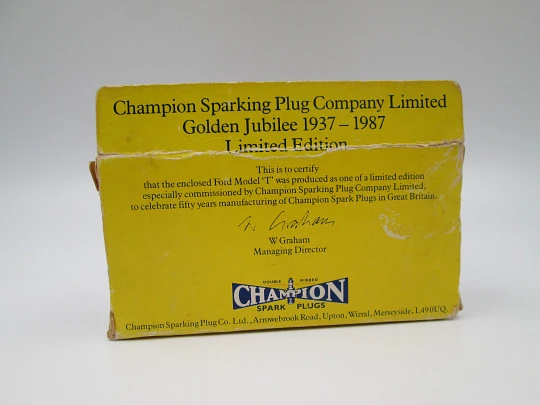 Lledo. Furgoneta de reparto Ford Model T Champions Spark Plugs. Inglaterra, 1987