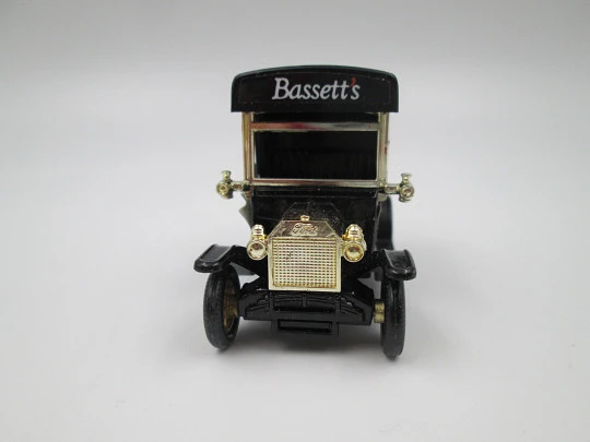 Lledo. Promotional Models. Bassett's Liquorice truck. Original box. Diecast. England. 1983