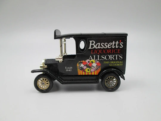 Lledo. Promotional Models. Bassett's Liquorice truck. Original box. Diecast. England. 1983