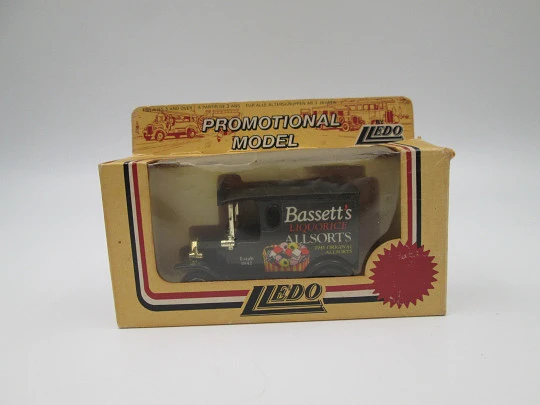 Lledo. Promotional Models. Bassett's Liquorice truck. Original box. Diecast. England. 1983