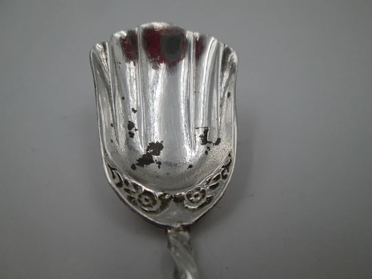 Long serving spoon. 925 sterling silver. Twisted handled. Floral motifs. 1970's