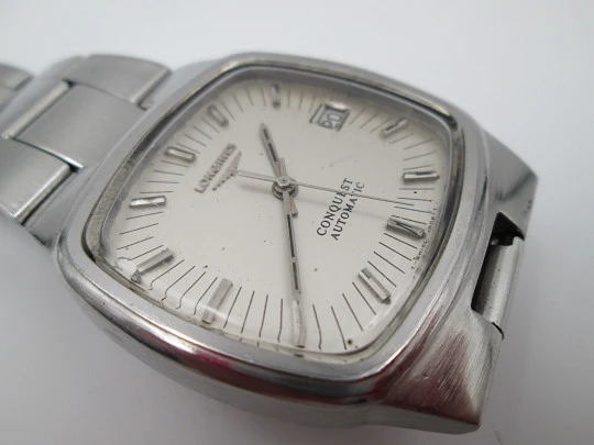 Longines Conquest. Steel. Automatic. Date. Square case. Bracelet. 1960's