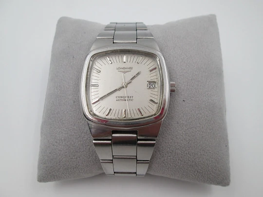 Longines Conquest. Steel. Automatic. Date. Square case. Bracelet. 1960's