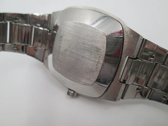 Longines Conquest. Steel. Automatic. Date. Square case. Bracelet. 1960's