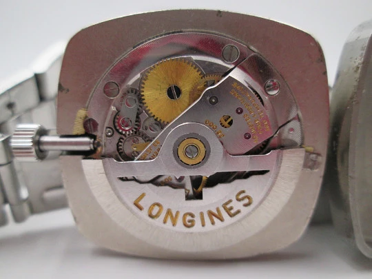 Longines Conquest. Steel. Automatic. Date. Square case. Bracelet. 1960's