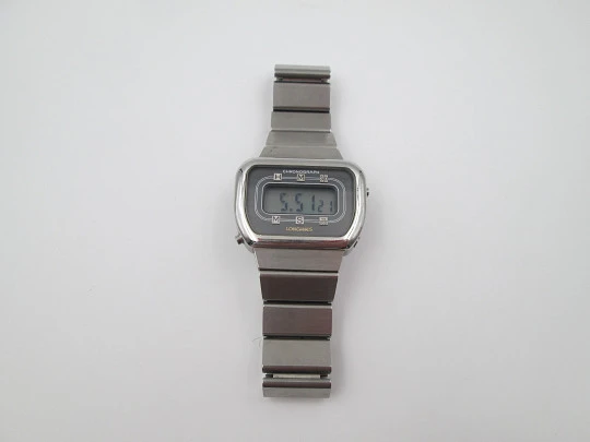 Longines electronic digital chronograph. Stainless steel. Quartz. Bracelet. 1976