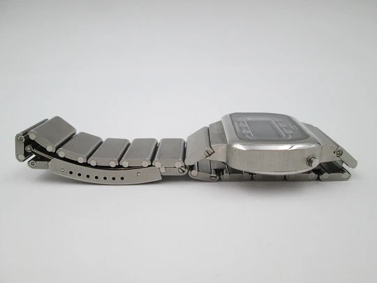 Longines electronic digital chronograph. Stainless steel. Quartz. Bracelet. 1976