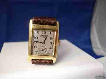 Longines. 18k yellow gold. Manual wind. Square case. Second hand. 1920's