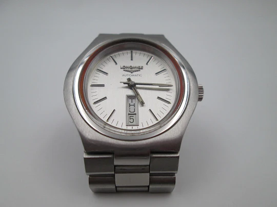 Longines. Acero inoxidable. Automático. Día y fecha. Caja oval. Brazalete. 1970