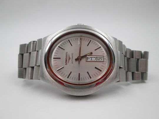 Longines. Acero inoxidable. Automático. Día y fecha. Caja oval. Brazalete. 1970