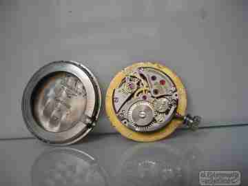 Longines. Chapado en oro y fondo acero. Suiza. 17 gemas. Años 70