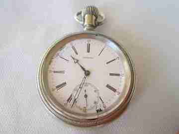 Longines. Metal plateado. Remontoir. 1910. Bisel roscado. Segundero. Suiza