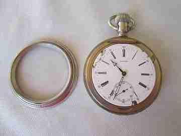 Longines. Metal plateado. Remontoir. 1910. Bisel roscado. Segundero. Suiza