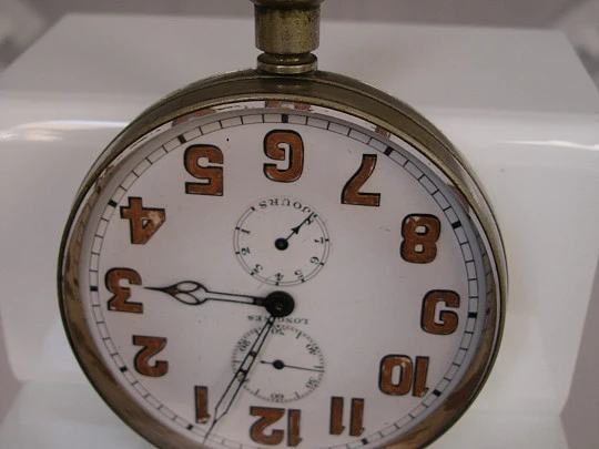 Longines. Nickel-plated metal. 1930. Stem-wind. Car dash-clock