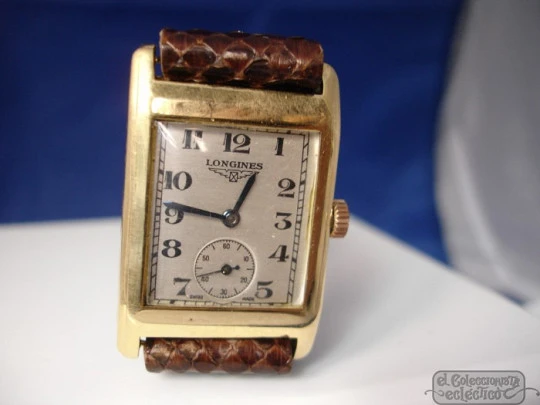 Longines. Oro amarillo 18k. Caja cuadrada. Cuerda manual. 1920. Segundero. Suiza