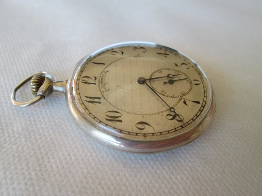 Longines. Plata 800 milésimas. Cuerda remontoir. Estuche. Lepine. 1920